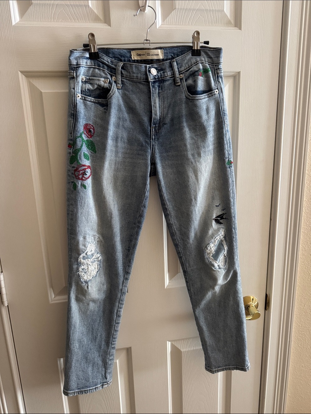 GAP Embroidered Jeans with Floral Detail size 27